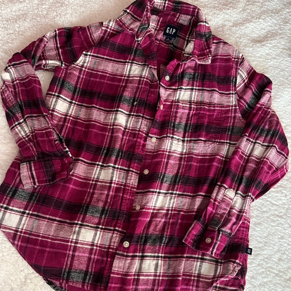 Gap bottom up shirt size medium with cuffed sleeves